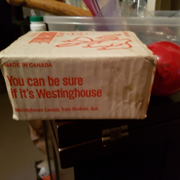 Red light bulbs - Picture 2 of 2